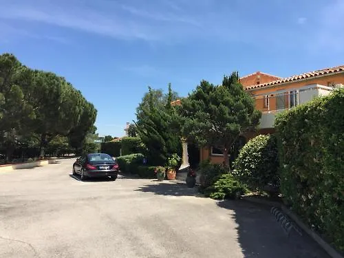 Western Le Vauban Отель 4*